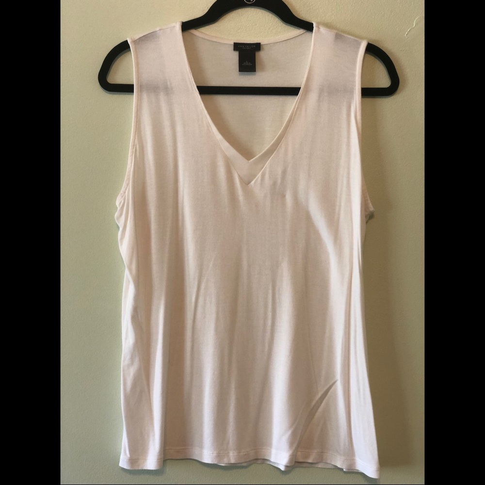 Ann Taylor off white v-neck shell Large